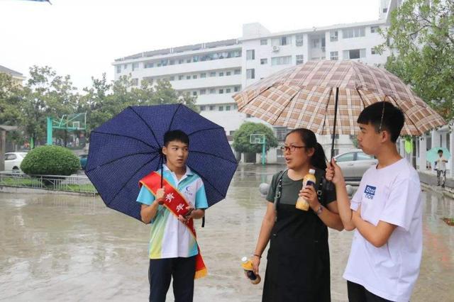 大学才开学不久,就有不少大一新生忙着退学,这究竟是为何