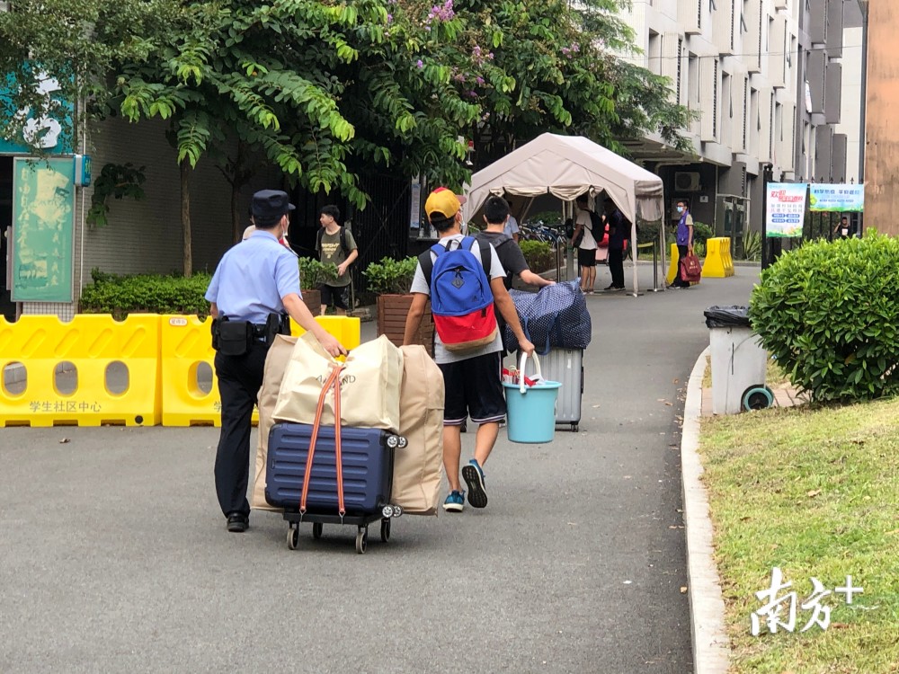 松山湖社区民警苏东阳铁嘴民警铁腿跑社区