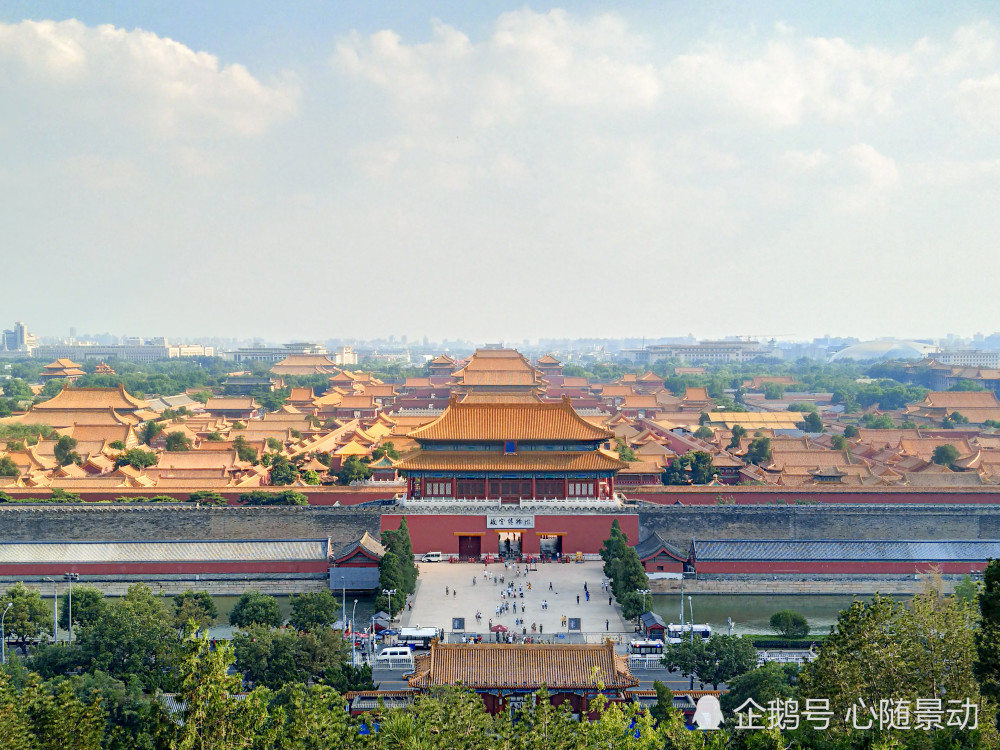 花2块钱攀登北京景山公园,俯瞰故宫全景,你觉得值吗?