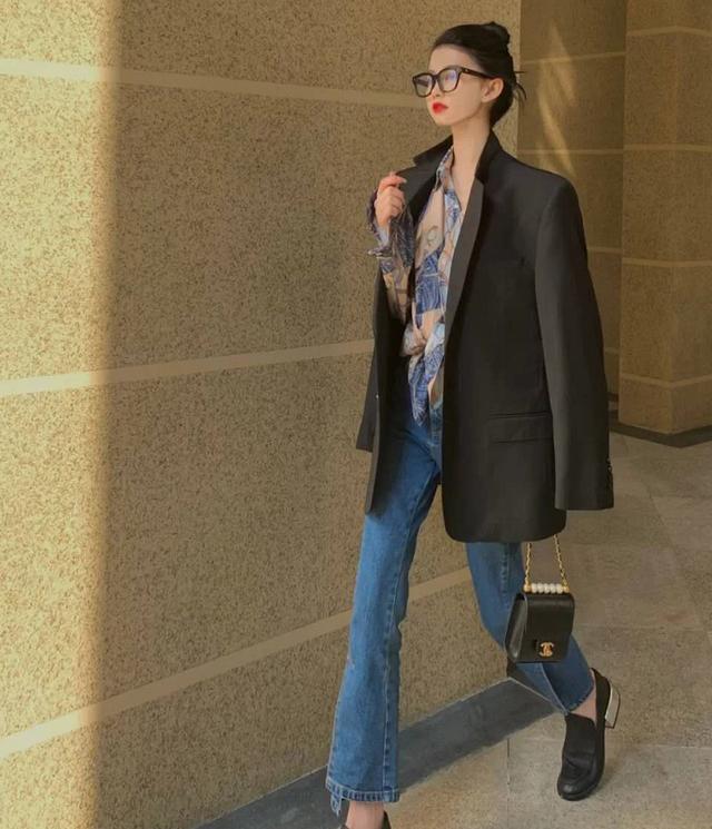 溜肩女生如何穿出挺拔身姿?快收下这份穿搭指南,营造你的直角肩