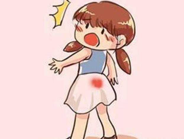 12岁女孩路上突遇"初潮",路过阿姨脱衣帮忙解围,暖心又窝心