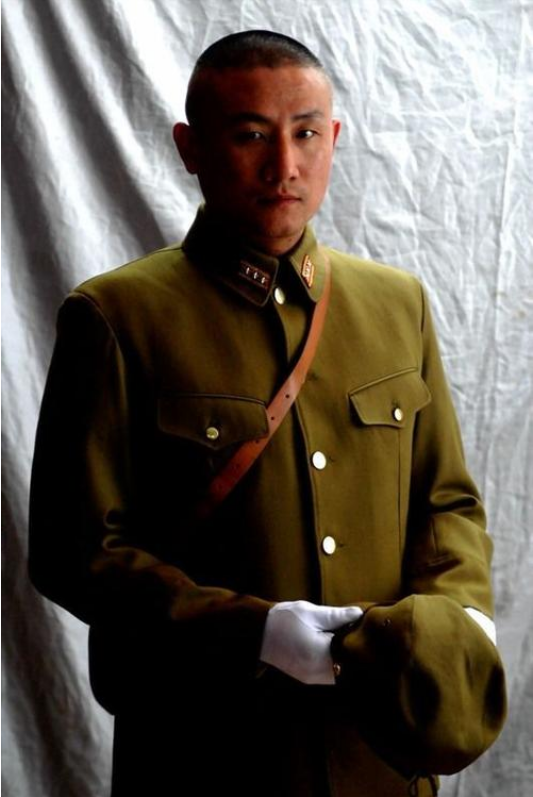 让人印象最深的就是《亮剑》了,他在其中扮演日本大佐:山本一木.