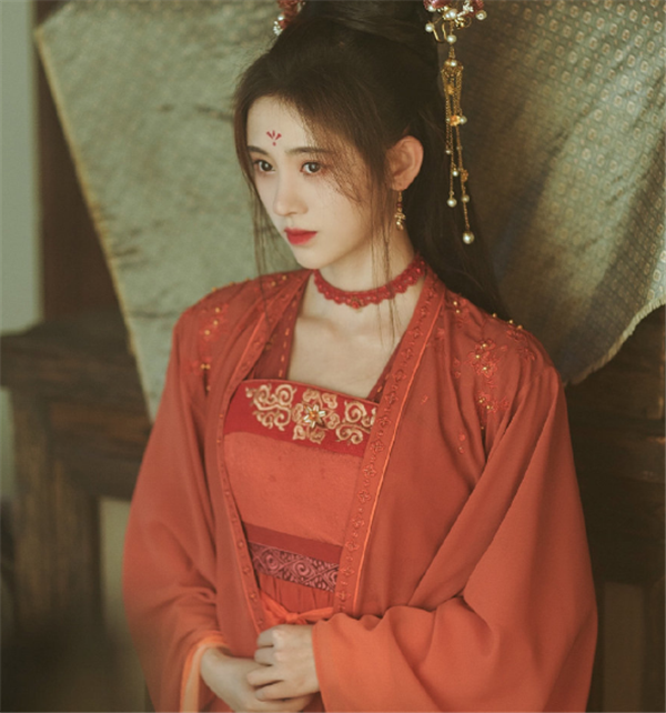 女星穿红色古装,baby仙气,鞠婧祎灵气,看到李心艾:不演杨贵妃可惜了