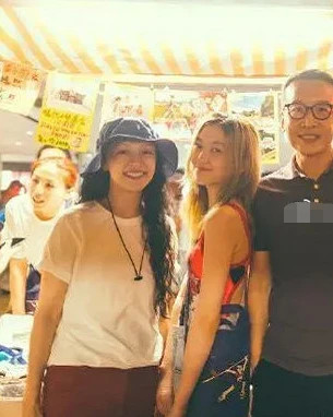 有种"继承颜值"叫李嫣长大,染回黑发后,终于像王菲