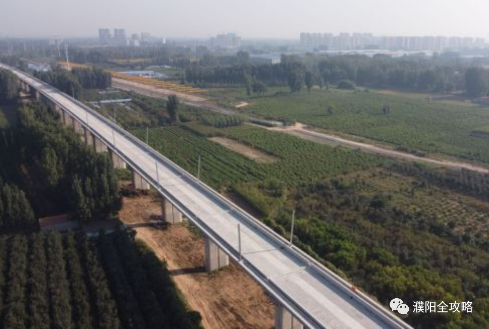 铺轨基地铺轨基地连接瓦日铁路的连接线已经铺轨完工.