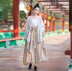 汉服混搭如何日常?宋制长褙子和常服裤子的混搭别有一番风味!
