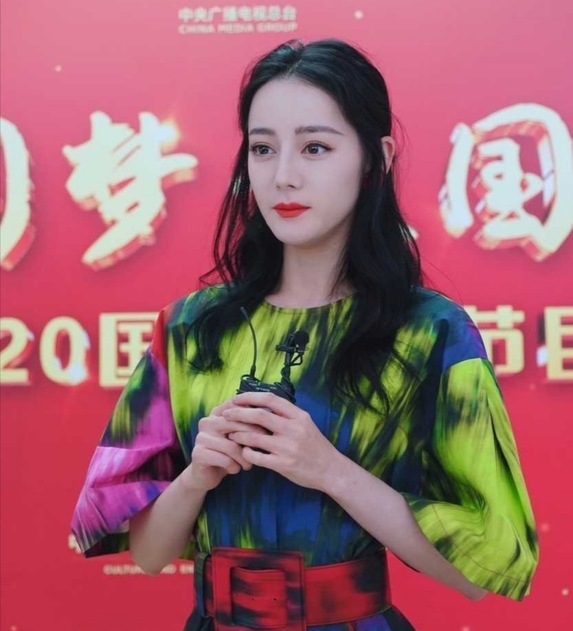 迪丽热巴杨紫李沁唐嫣,央视镜头下的女明星变比美大会