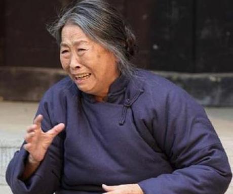83岁丑娘张少华面黄肌瘦皮包骨,曾为儿子偿还赌债,晚年生活落魄