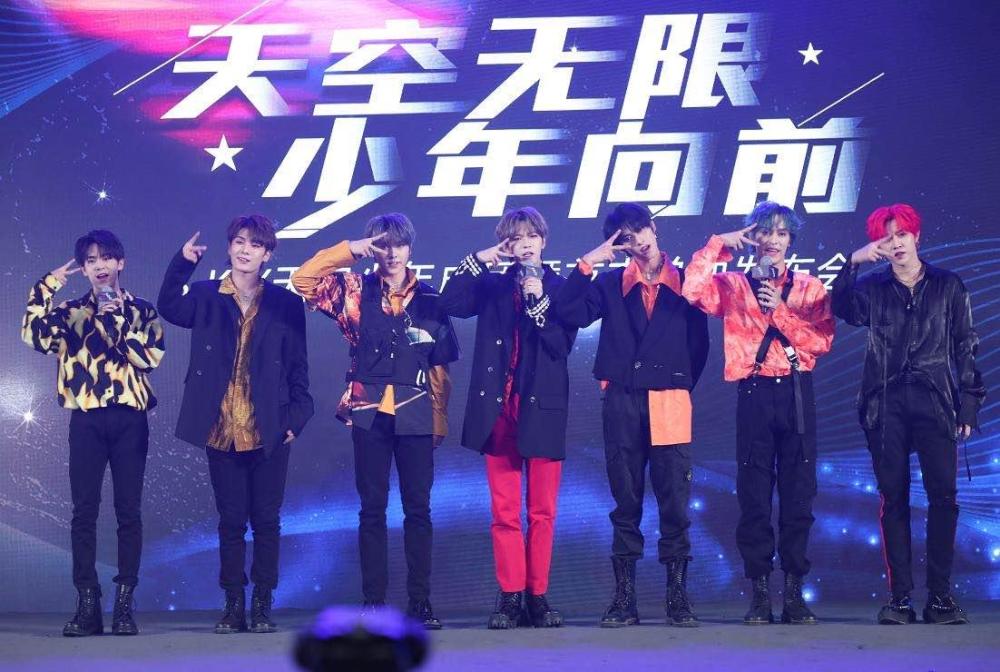 k.y天空少年成团首秀热舞燃炸 称7人同甘共苦会越来