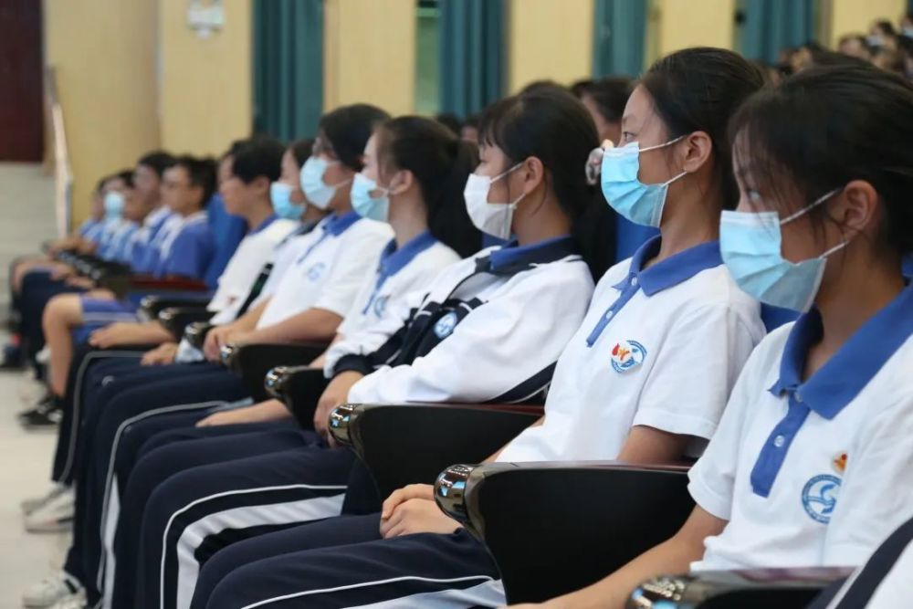 共同关爱 培育成长——上沙中学召开初一年级学生大会与家长大会