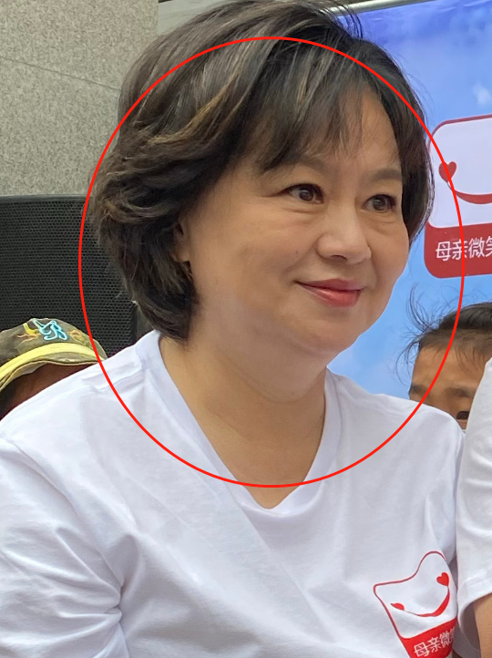 54岁鞠萍姐姐近照被传,素颜模样老得太明显,观众差点没认出来_腾讯