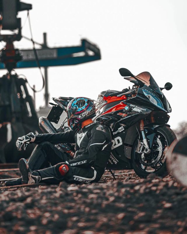 s1000rr手机墙纸,s1000rr手机壁纸 机车壁纸 骑s1000rr的男人!