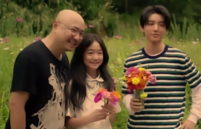 徐峥带女儿进娱乐圈,11岁就和王俊凯合作,被嘲又一个