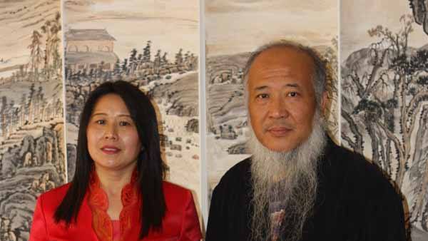 画家杨彦:53岁奔赴非洲寻找女神,耗费四千万迎娶小29岁黑人美女