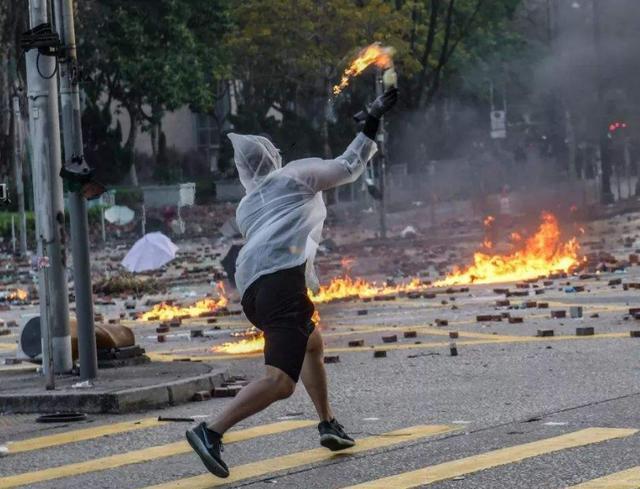 乱港无罪香港法官接连轻判暴徒