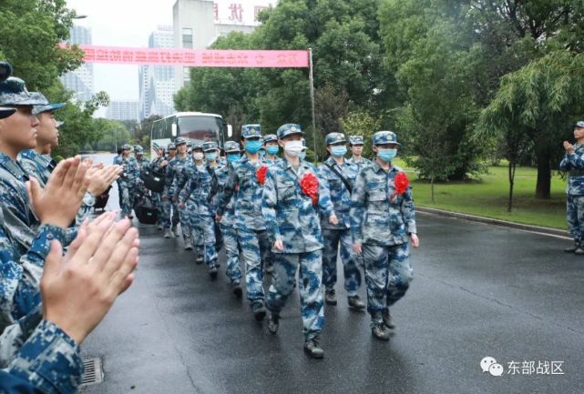 东部战区空军女新兵,入营!