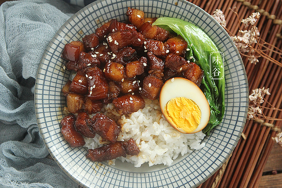 天凉了,儿子最馋这饭,好吃不腻,肉汁拌饭香极了,贴秋膘首选