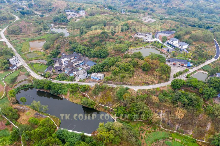 陶家镇锣鼓洞村,乡村四好公路改善了村民出行条件.