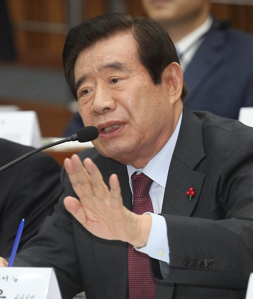 韩国总统府秘书室9名幕僚今日集体提交辞呈