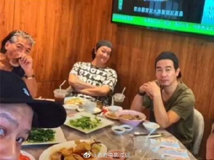 古惑仔山鸡乌鸦合体陈小春对坐张耀扬网吓要掀桌了