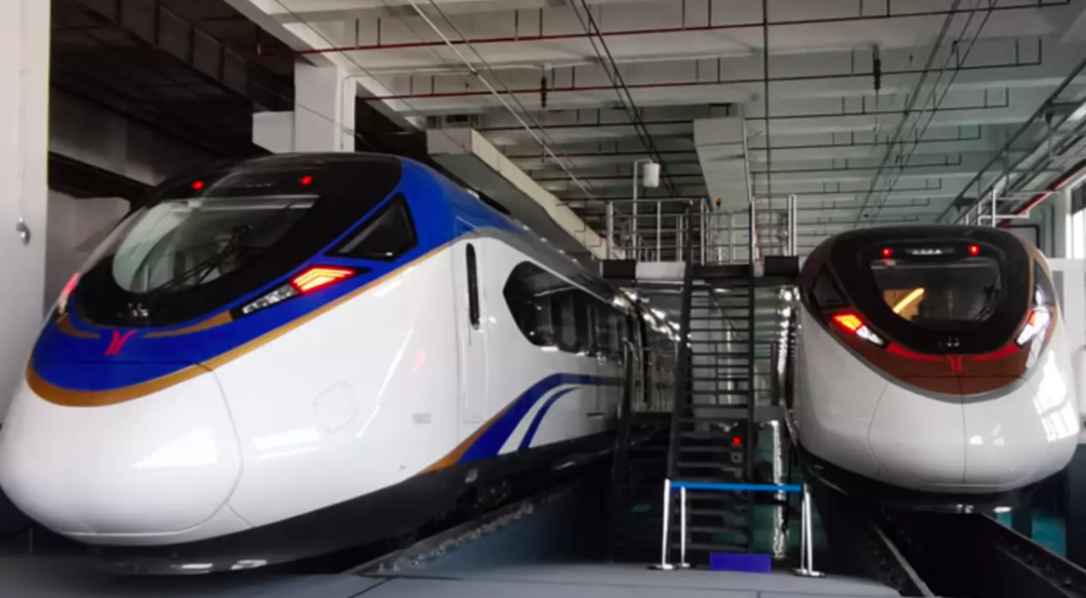 广州地铁18,22号线首列车25日交付,整列车采用8节编组d型车,在外观