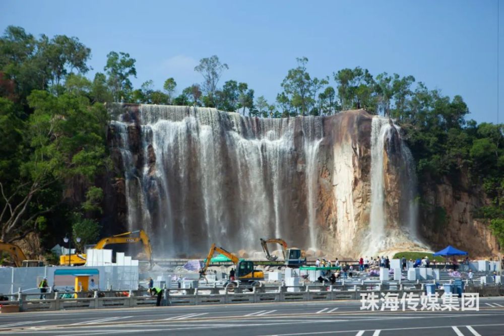 快来看壮观大瀑布 植物园