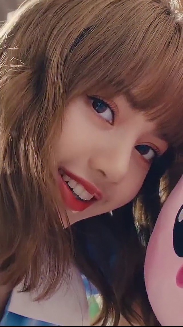 铁刘海女孩-lisa背景图