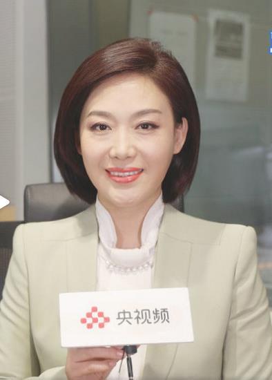 郑丽:46岁喜提新闻联播女主播,响应晚育政策女儿今年才刚9岁!