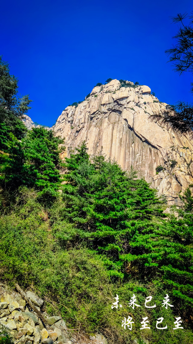 东岳泰山,天烛峰景区,是秦始皇封禅登山的路线,称为秦御道.