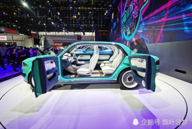 绿色复古电动车欧拉潮派概念车