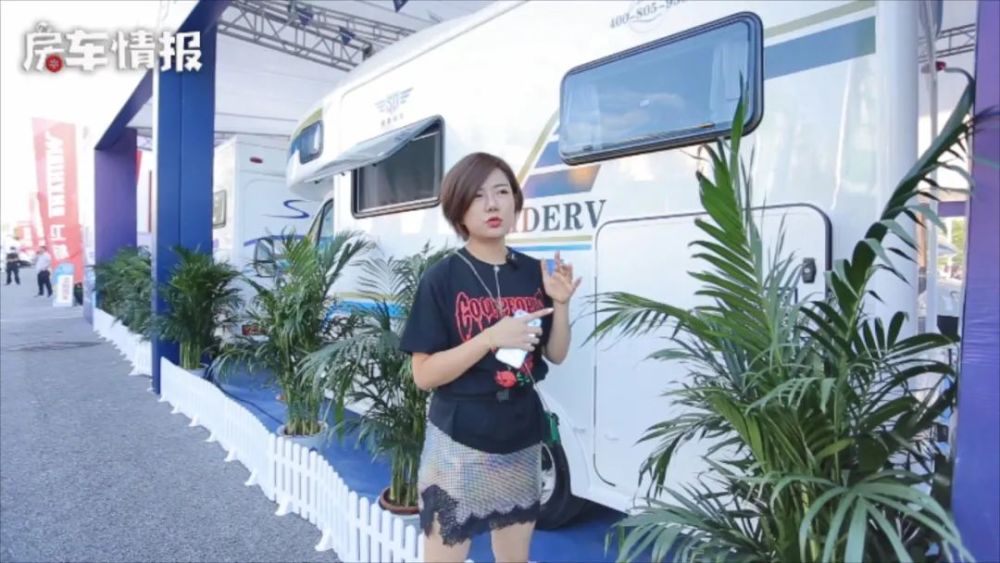 前不久桃子君体验了一款赛德全新的依维柯c型大顶房车,这款房车在外形