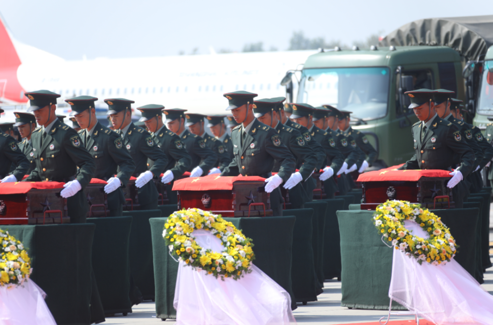 直击现场!第七批在韩中国人民志愿军烈士遗骸回国