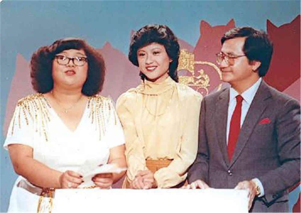 两人在一起后,卢慧茹为郑少秋生下一个女儿,取名为郑安仪.