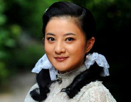 40岁小婉君金铭曝近照,保养太好似少女,被撒贝宁暗恋至今单身