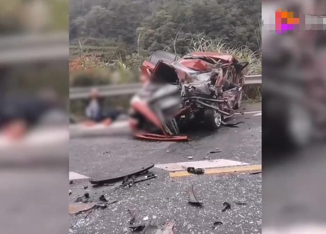 浙江发生一起事故,地点金华,小轿车4人不幸去世,场面让人痛心