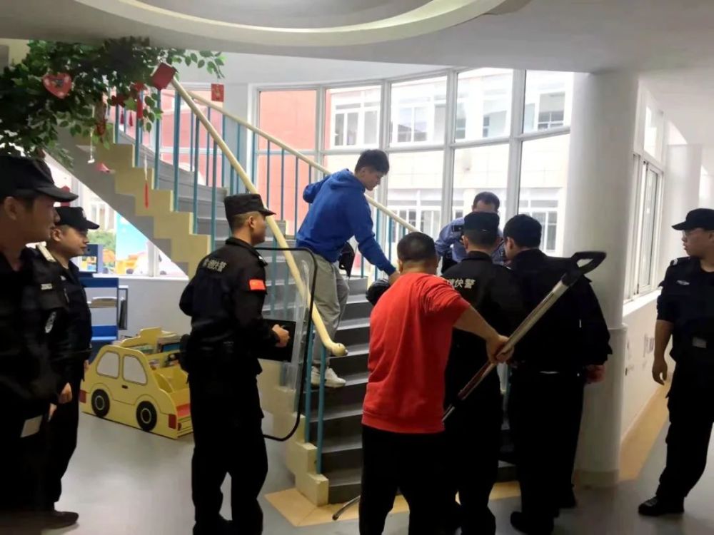 【县域警务·大家干】武陵公安组织开展校园反恐防暴演练