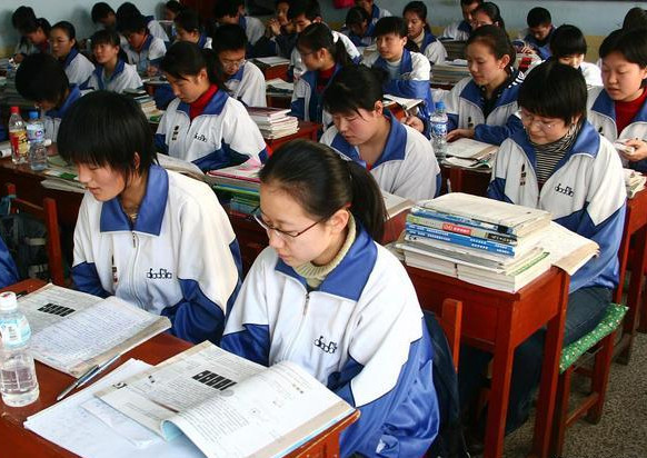 湖北一高中,1名高三男生杀害2名同班女生,值得深思