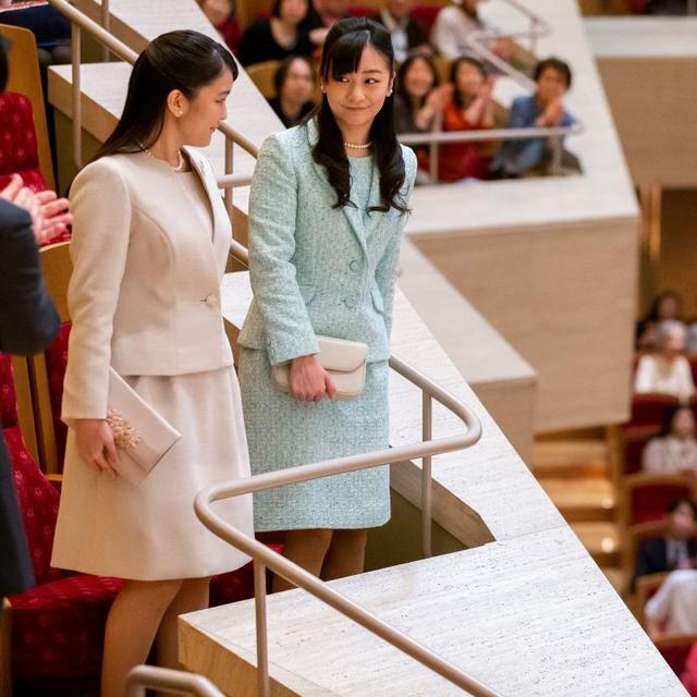 佳子公主穿和服好美,高颜值与衣服上的画作相映衬,魅力无限_腾讯新闻