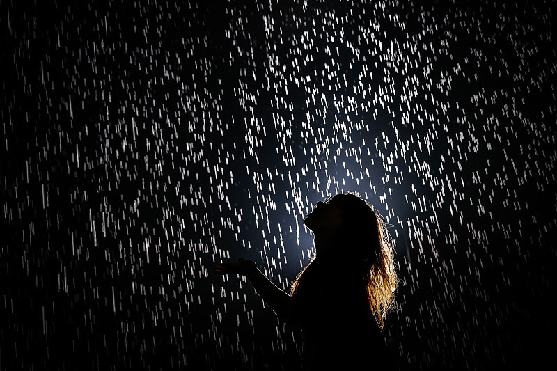 最伤感的下雨天,是和你一起躲过雨的屋檐