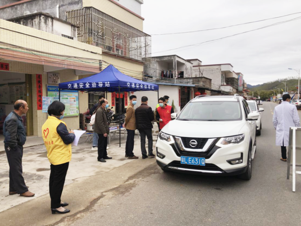 李明是惠东县宝口镇塘南村民委员会,两委干部,丈夫黄南祥是惠东县公安