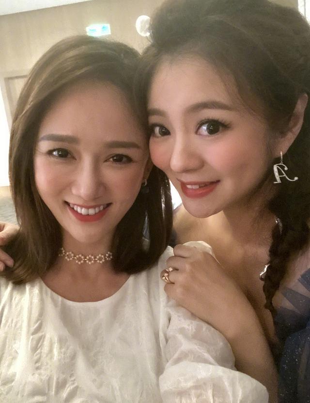 安以轩40岁生日半夜晒孕肚照好闺蜜陈乔恩等给她庆生一家四口好温馨