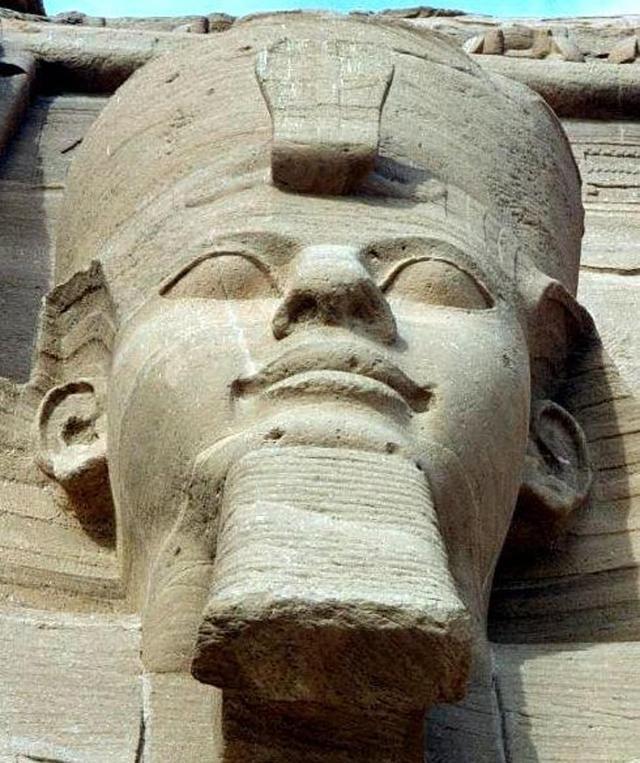 他娶了一位来自帝国北部宿敌赫梯人(hittites)的公主,帮助巩固了和平
