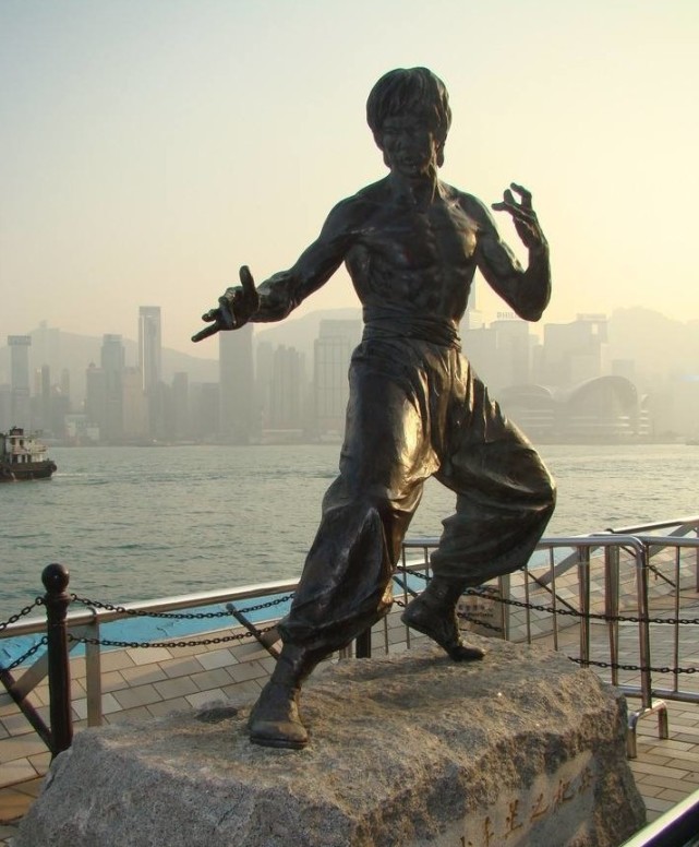 为什么说李小龙爱国接受过挑战也不惧踢馆