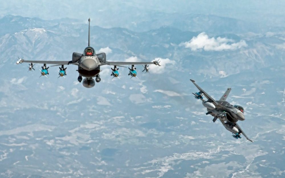土耳其军队果断出击,f16战斗机打爆苏25,亚美尼亚面临