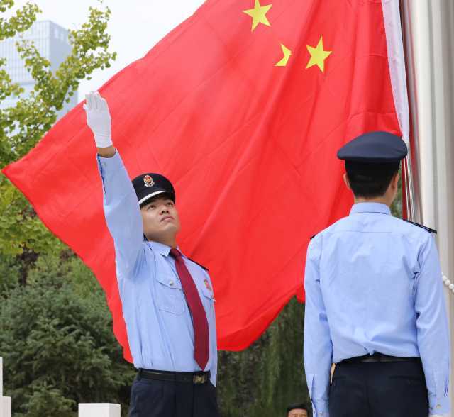 宁夏税务举行"向国旗敬礼,做合格党员"迎国庆升国旗活动