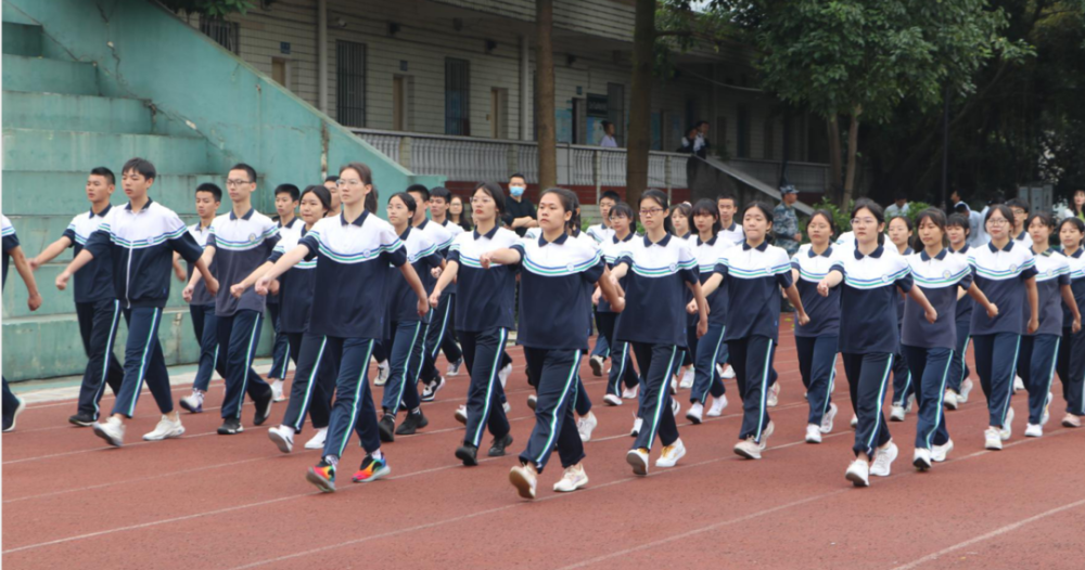 四川泸州天立学校举行2020年军训汇演