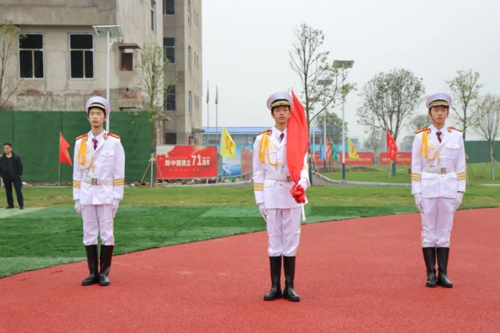 表达了对学习和学校的热爱 最后祝愿 华中师范大学南县附属湖心学校