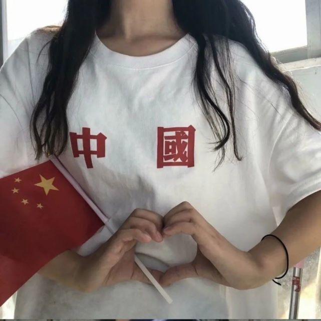 适合国庆换上的"红红火火"中国红头像