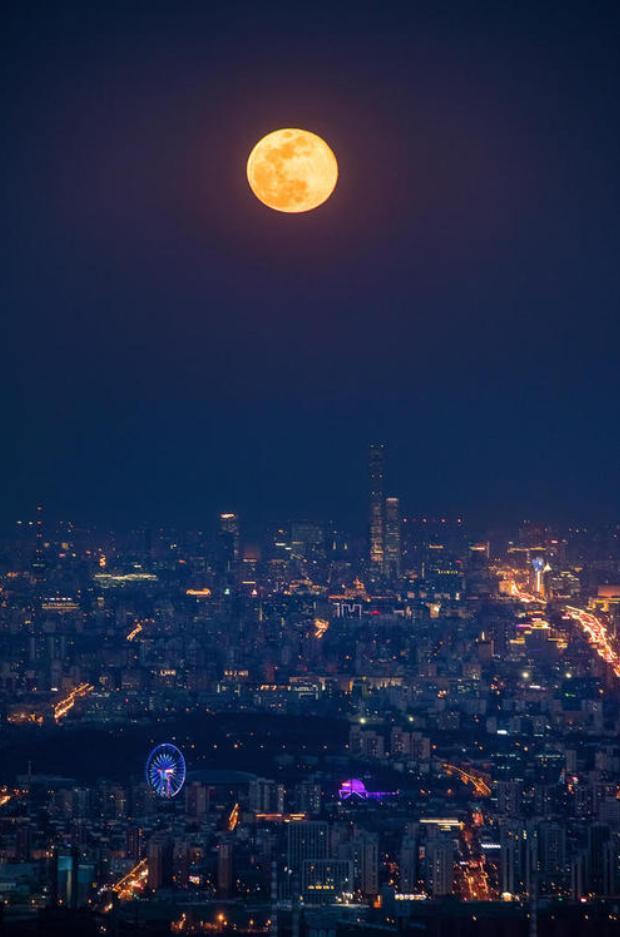 中秋节的月亮怎么拍?用手机就能留下美景,送你手机拍月亮的技巧