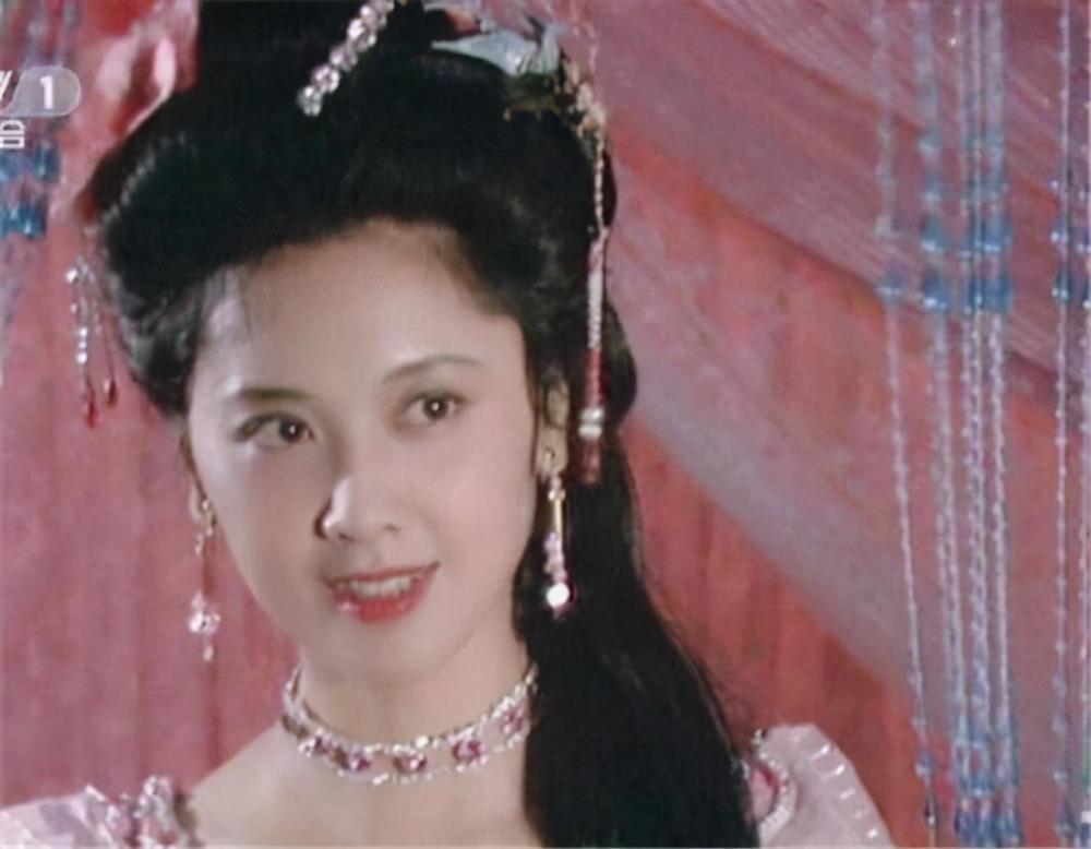 68岁的女儿国国王朱琳近照曝光,不愧是:"最美女儿国国王"